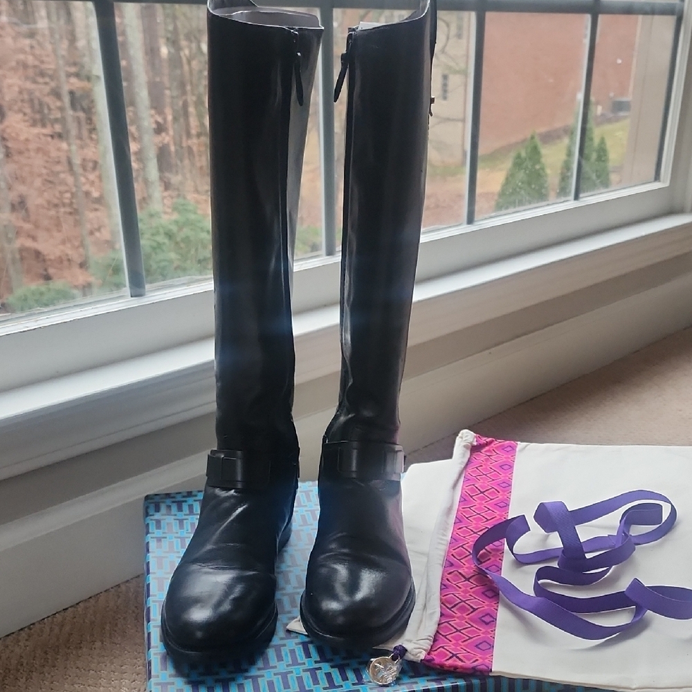 Black Knee-High Leather Boots - Picture 3 of 8